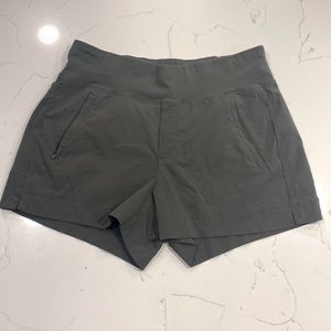 Athleta Trekkie  North Short Size 10 EUC!